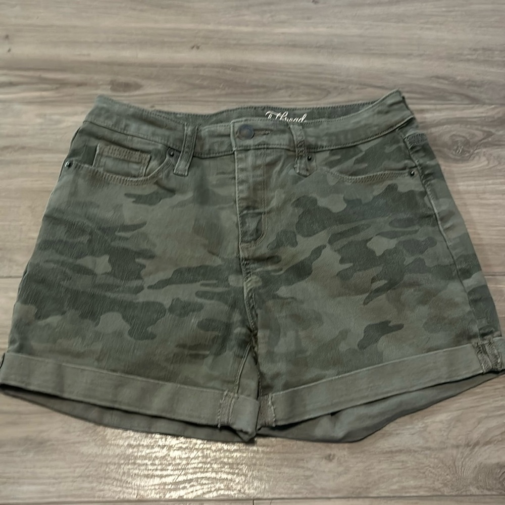 Universal Thread, 0, Camo shorts